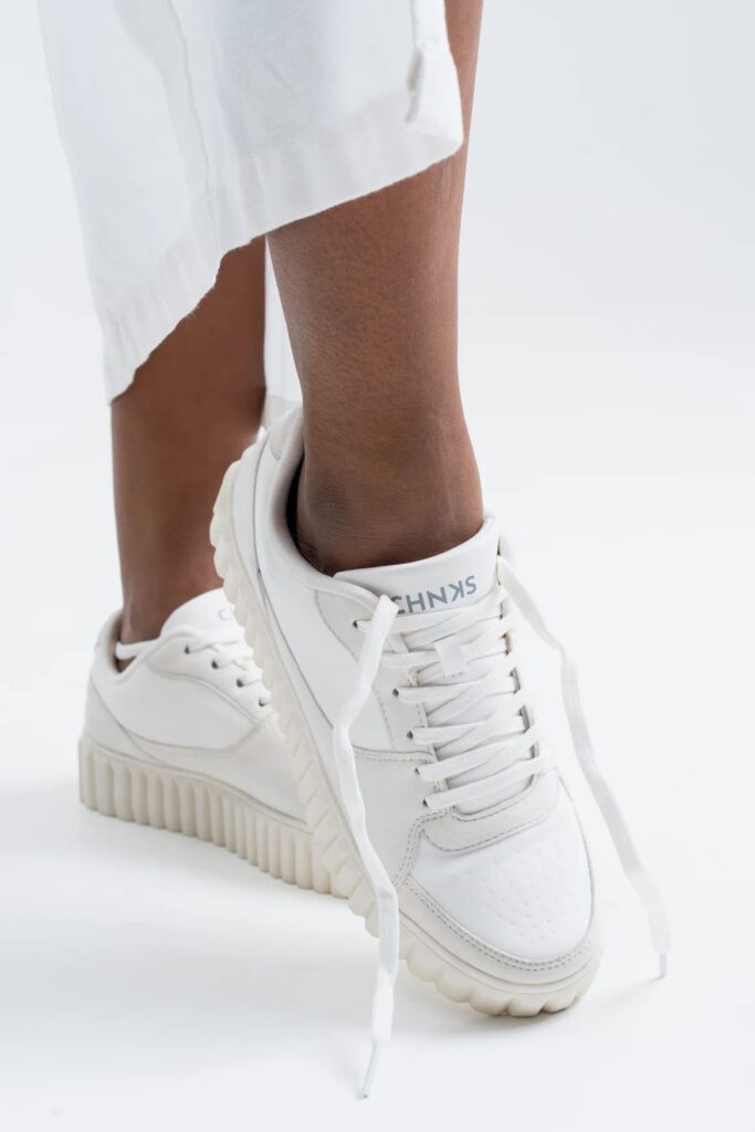 Shop FROSTY CHNKS – versatile white casual sneakers for women under ₹3000, ideal for daily wear, college, and office casual outfits.