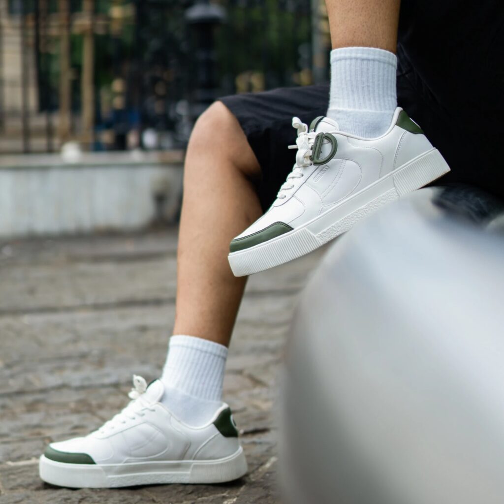 CHNKS Icy sneakers – trendy white and green casual sneakers under ₹3000, ideal for daily wear, street style, and smart-casual outfits.