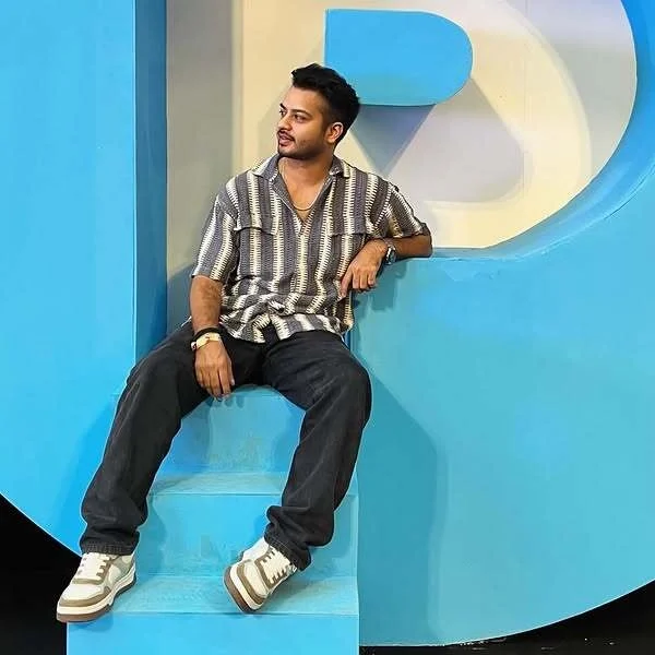 CHNKS customer review – Aditya Kiran wearing COVE CHNKS sneakers for men, trendy and comfortable Indian sneakers