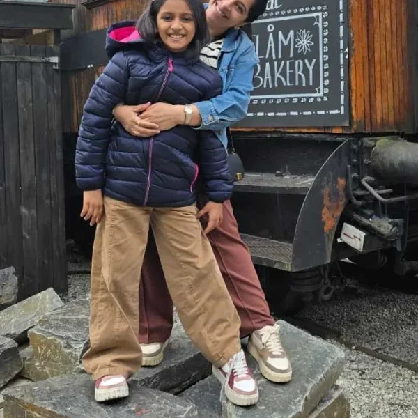 CHNKS Reviews – Sonal Jain Wearing CHNKS PINKBERRY Sneakers for Women | Sneakers Brand in India
