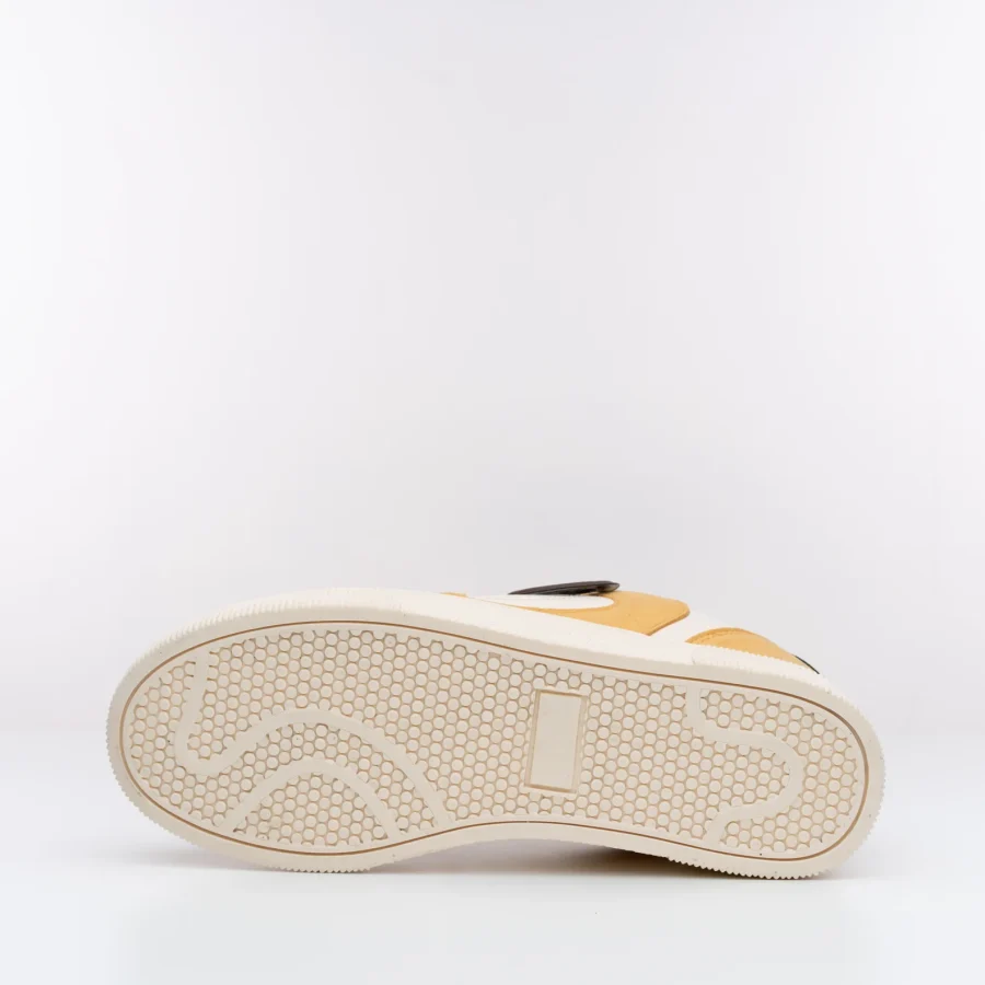 Close-up of outsole on Bubblegum CHNKS pink sneaker