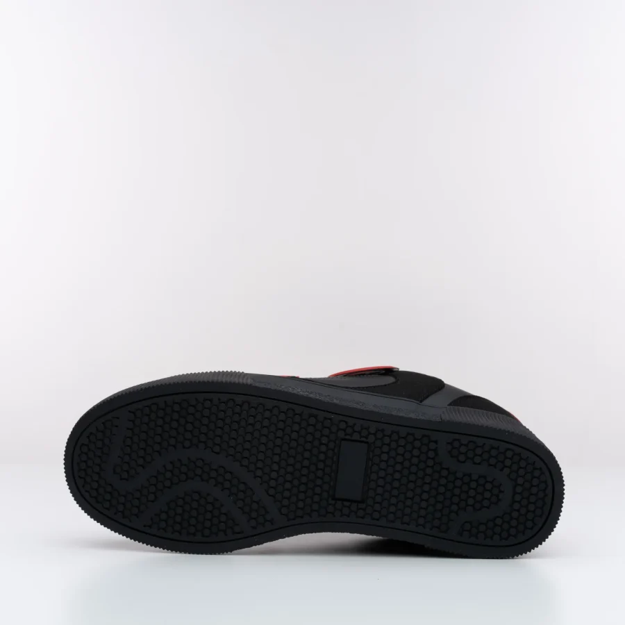 Vinyl CHNKS sole view – textured grip outsole in black and red